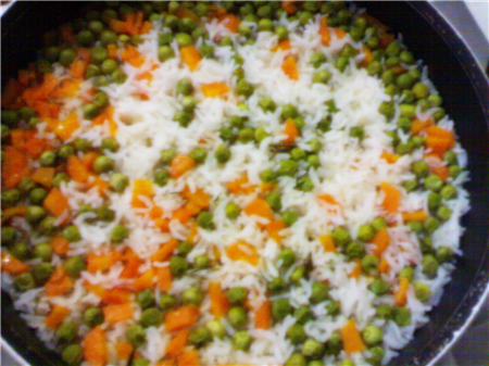 Bezelyeli havuçlu pirinç pilav