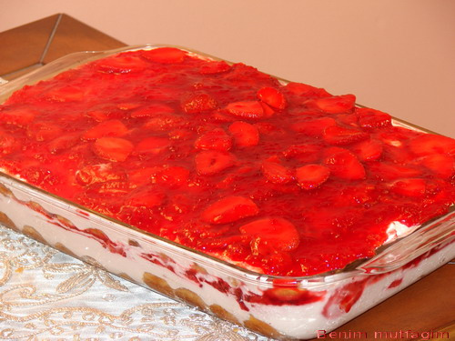 Çilekli Tramisu