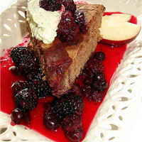 Kırmızı Soslu Kek