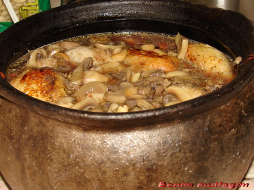 Fesleğen,kekik ve Mantarlı Tavuk Güvec