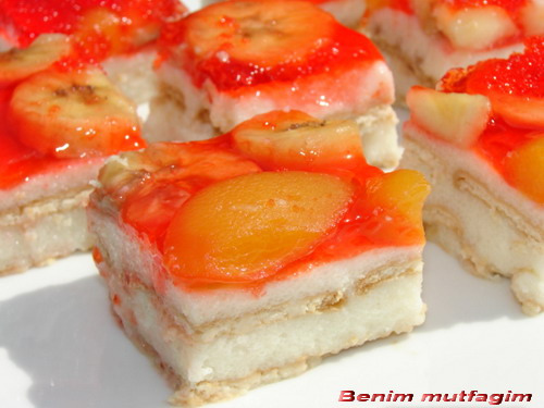 Kayısılı Muzlu İrmik Pastası