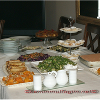 Kabul günü masası