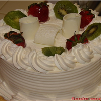 Çilekli ve Kivili Hafif Pasta